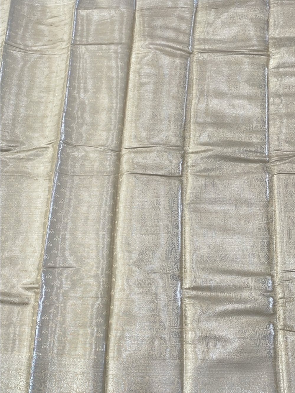 Luxurious Metallic Cream saree